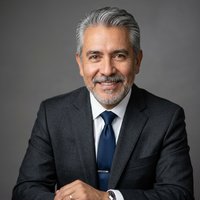 Dr. Eduardo Paredes